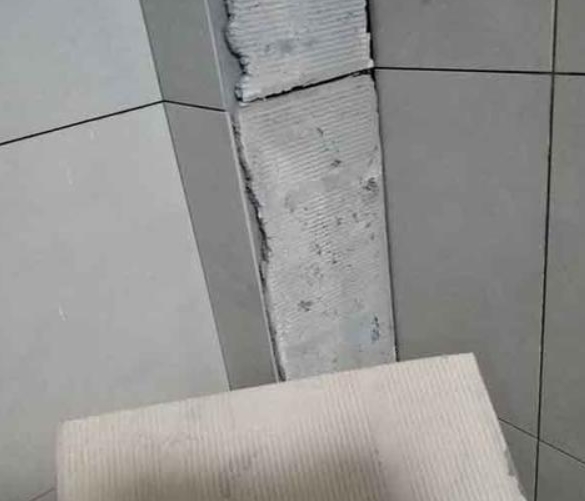 阿鲁科尔瓷砖空鼓维修公司分享下厨房瓷砖脱落的补救措施。